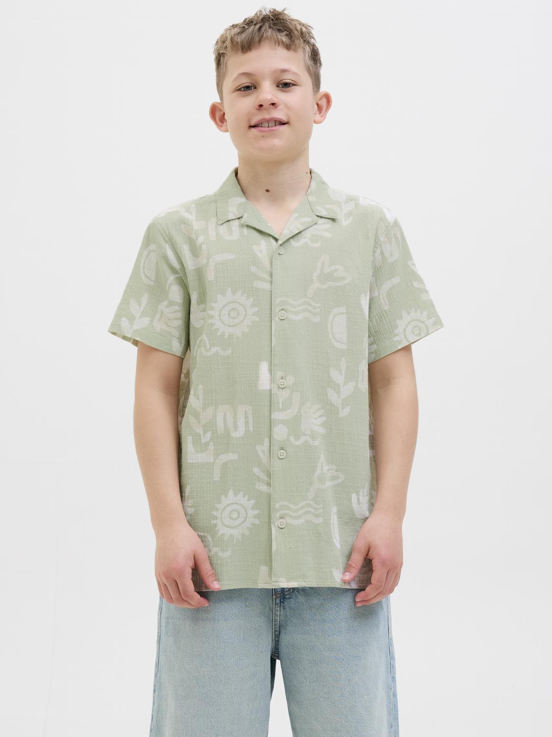 model_shot-front